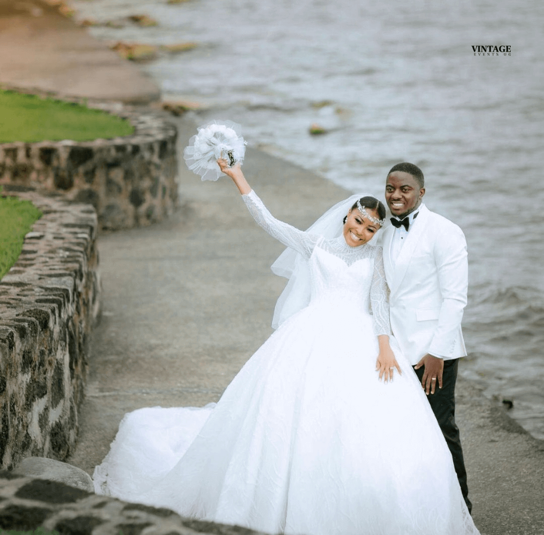 couple on a honey, phot by vintage media & events